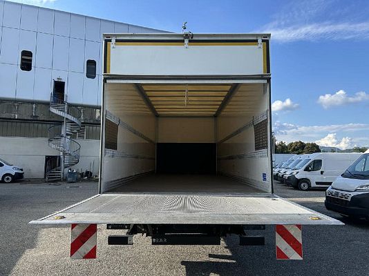 Vehicle image 8 / 14
