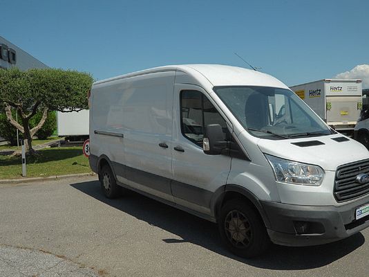 Vehicle image 3 / 6