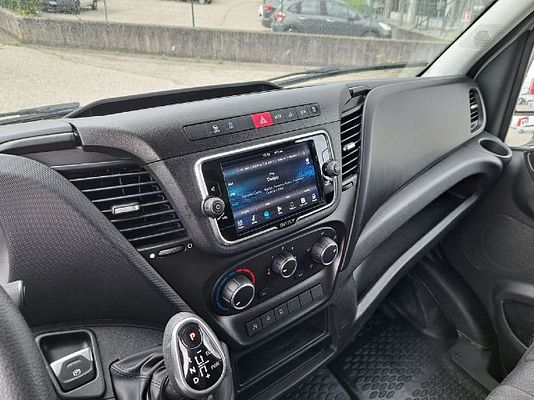 Vehicle image 14 / 16