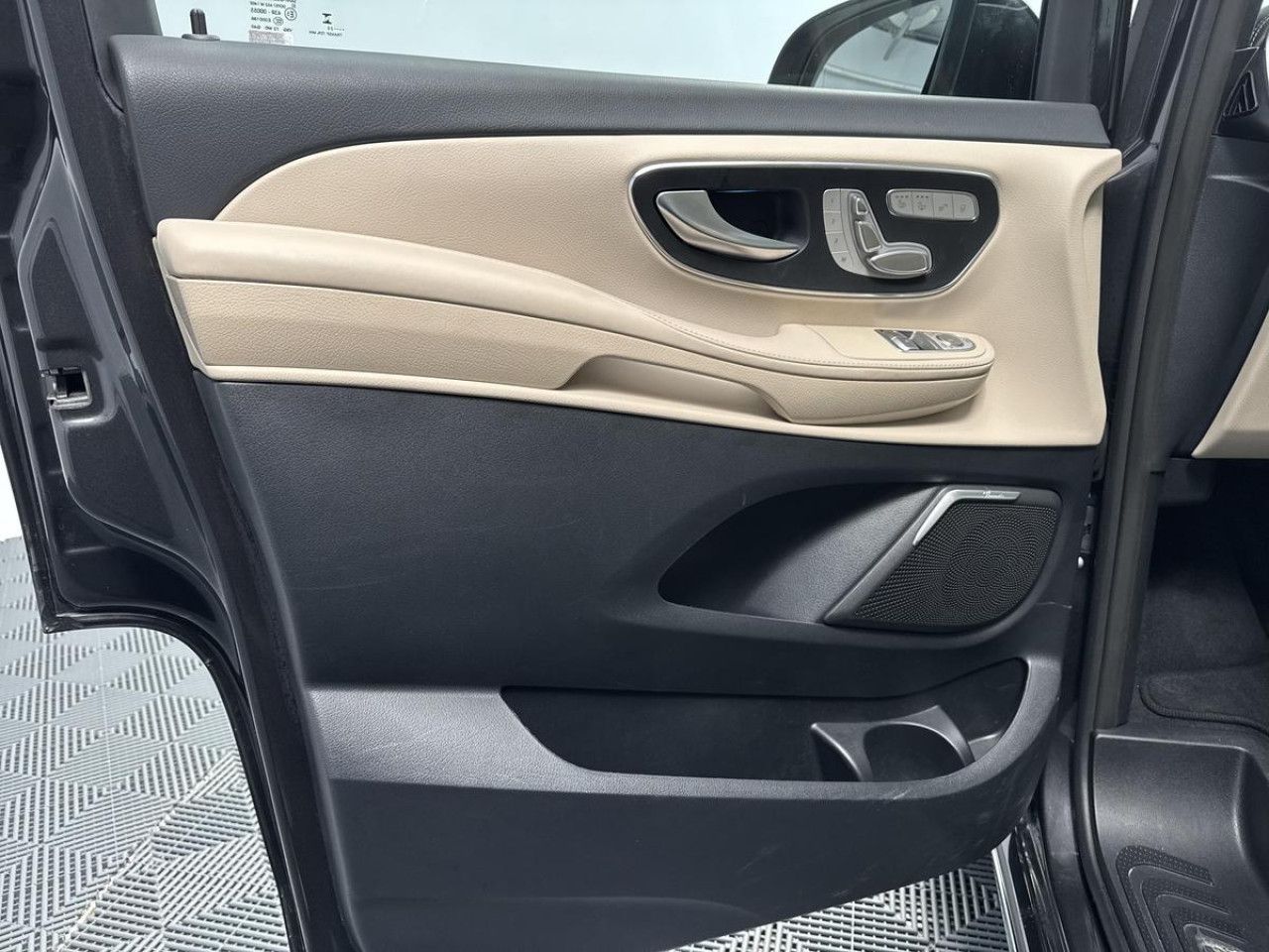 Zdjęcie pojazdu 10 / 23