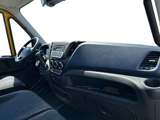 Vehicle image 3 / 17