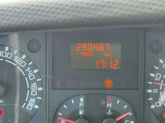 Vehicle image 8 / 9