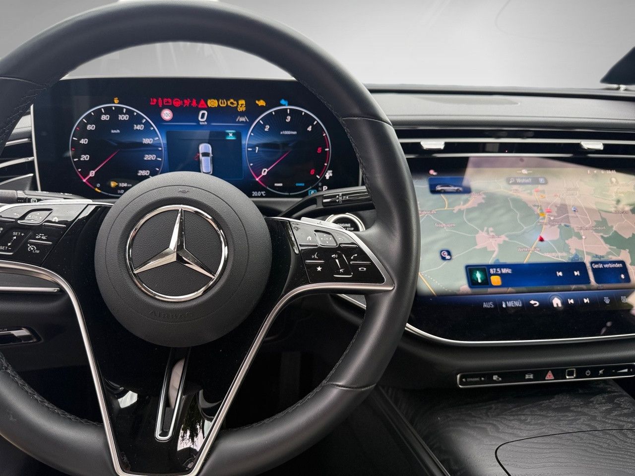 Mercedes-Benz E-Klasse – Bild 15
