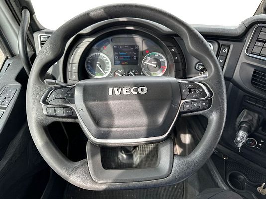 Vehicle image 11 / 16