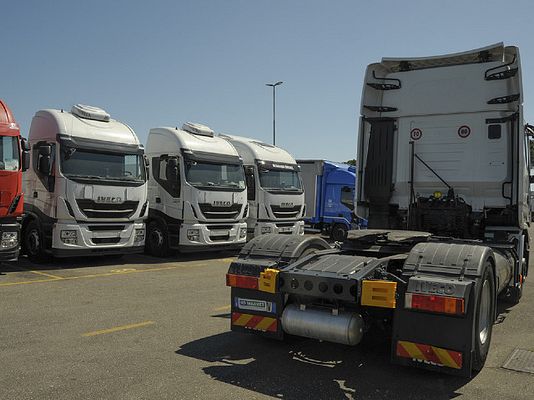 Vehicle image 3 / 7