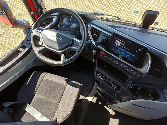 Vehicle image 10 / 14