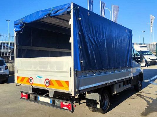 Vehicle image 3 / 10