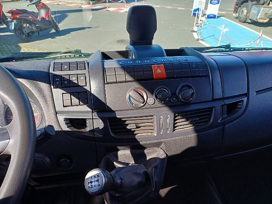 Vehicle image 11 / 13