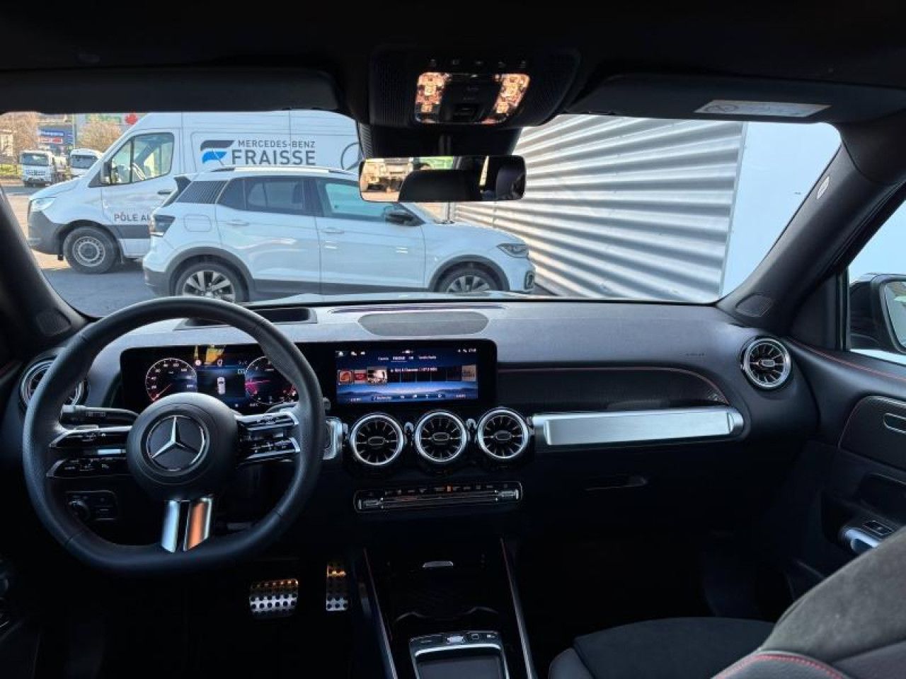 Photo du v&eacute;hicule 9 / 17