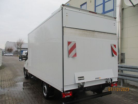 Vehicle image 4 / 5