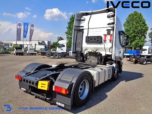 Vehicle image 6 / 14