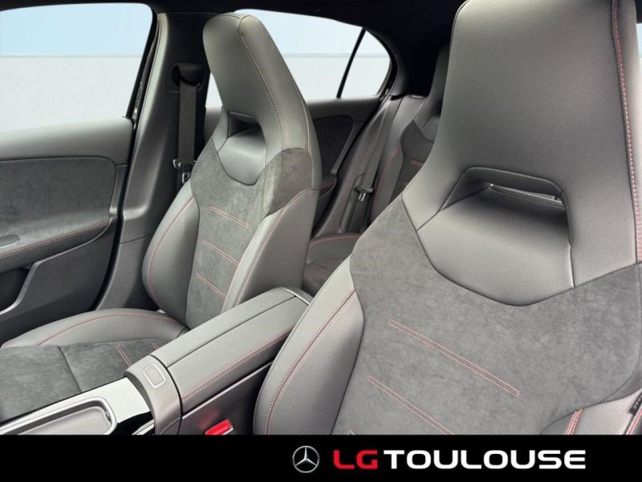 Photo du v&eacute;hicule 10 / 18