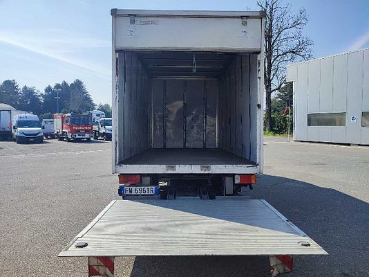 Vehicle image 7 / 11