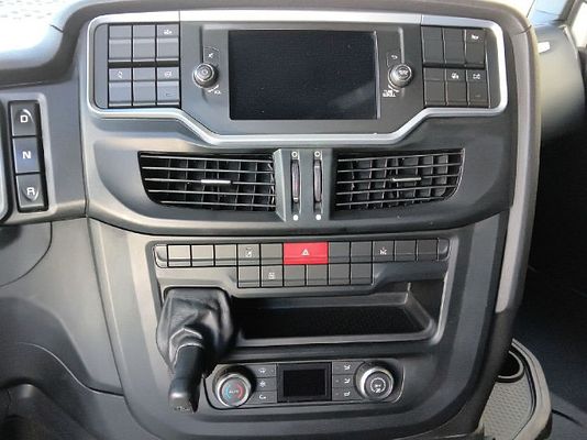 Vehicle image 13 / 17