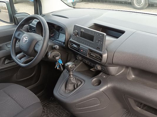 Vehicle image 5 / 5