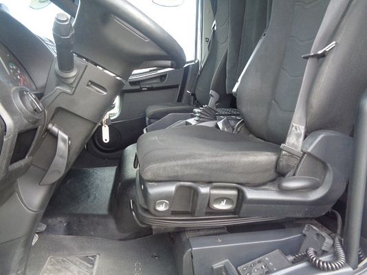 Vehicle image 11 / 18