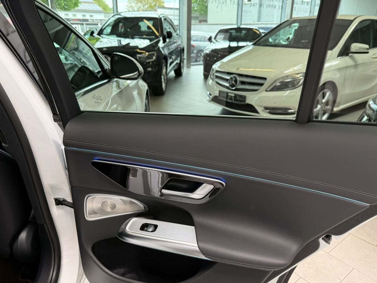 Mercedes-Benz E-Klasse – Bild 26