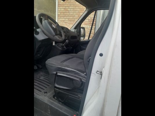 Vehicle image 4 / 16