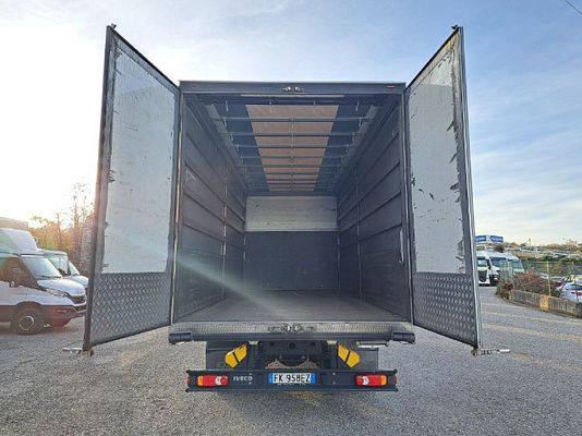 Vehicle image 6 / 13