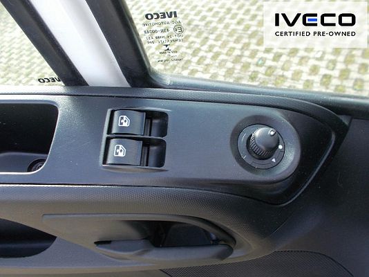 Vehicle image 12 / 13