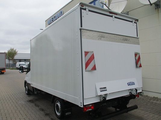 Vehicle image 4 / 5