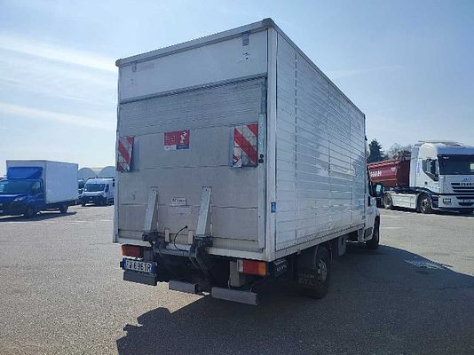 Vehicle image 5 / 11