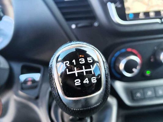 Vehicle image 11 / 15