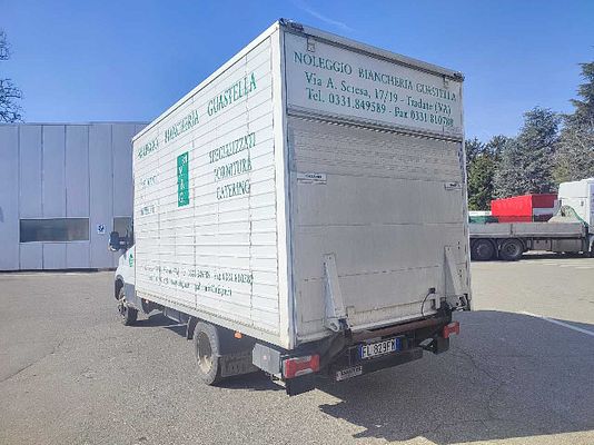 Vehicle image 6 / 10