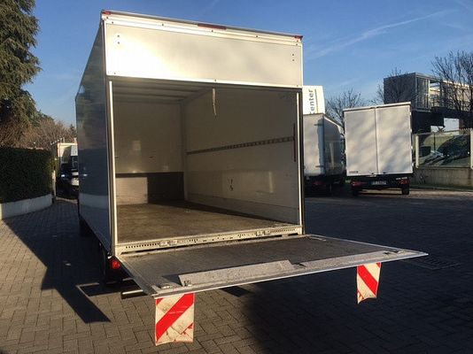 Vehicle image 5 / 11