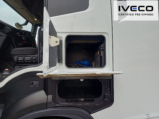Vehicle image 8 / 18