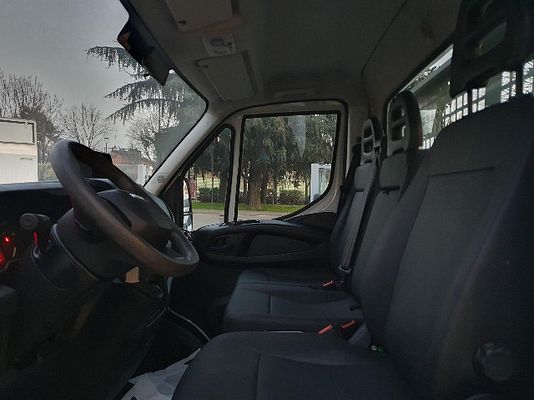 Vehicle image 9 / 10