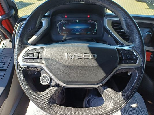 Vehicle image 12 / 14