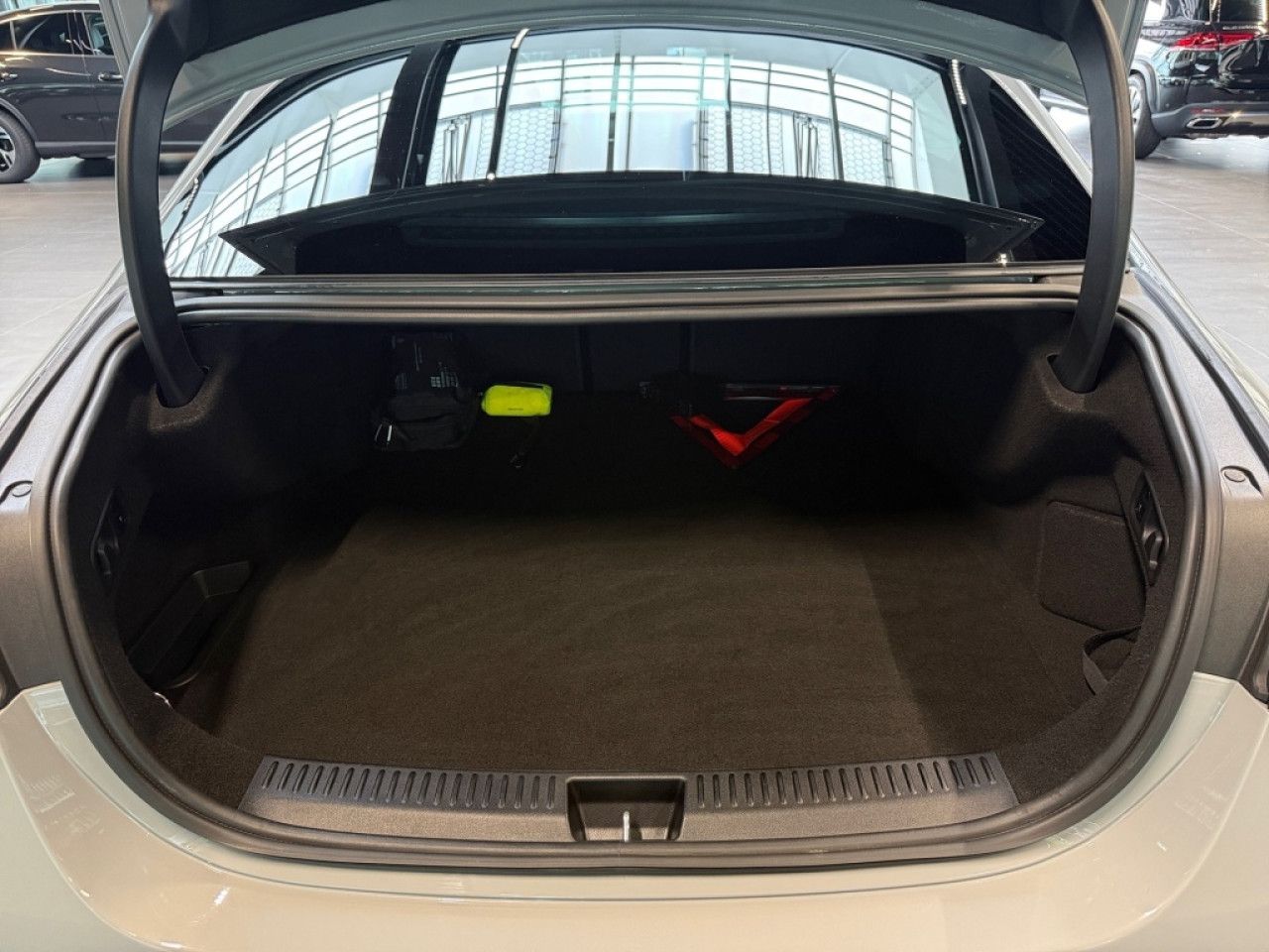 Mercedes-Benz E-Klasse – Bild 8