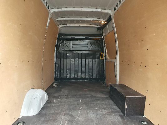 Vehicle image 9 / 11