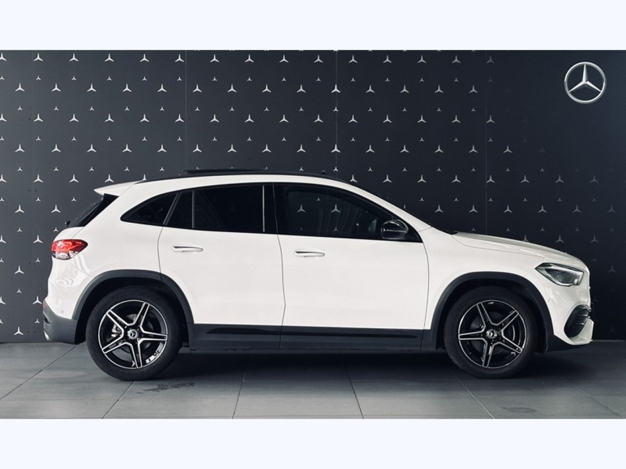 Photo du v&eacute;hicule 3 / 18