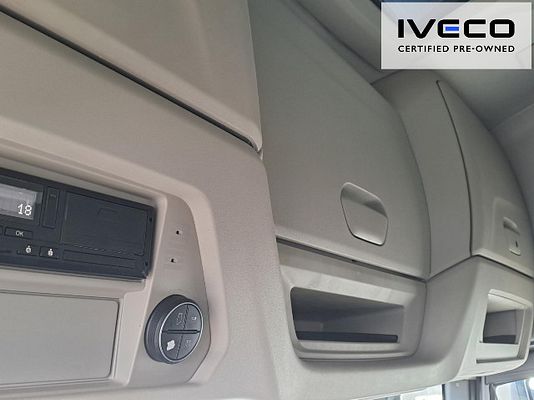 Vehicle image 11 / 13