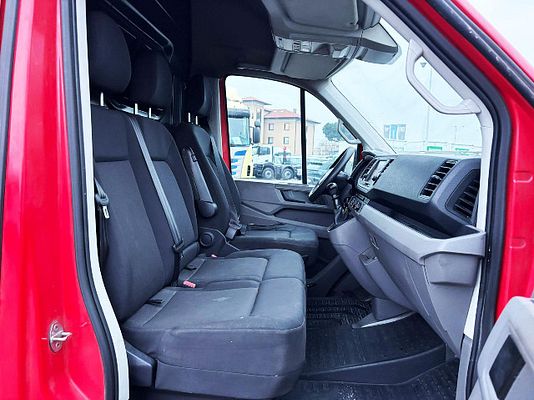 Vehicle image 8 / 13