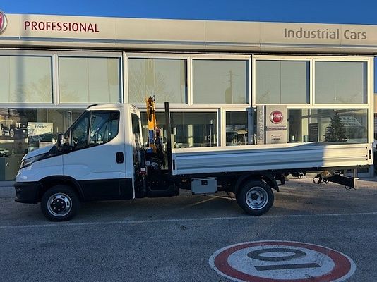 Vehicle image 12 / 18