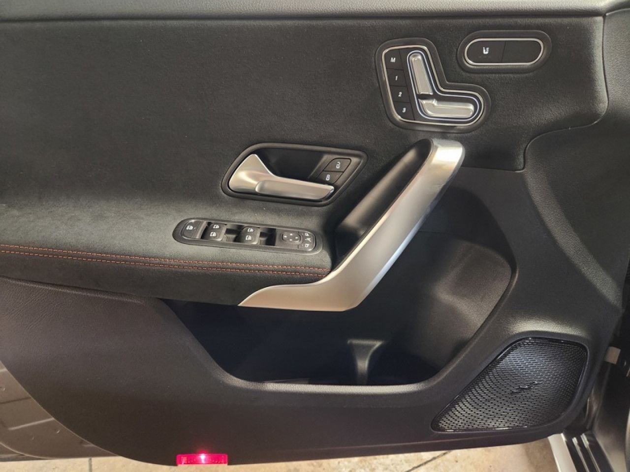 Photo du v&eacute;hicule 12 / 13