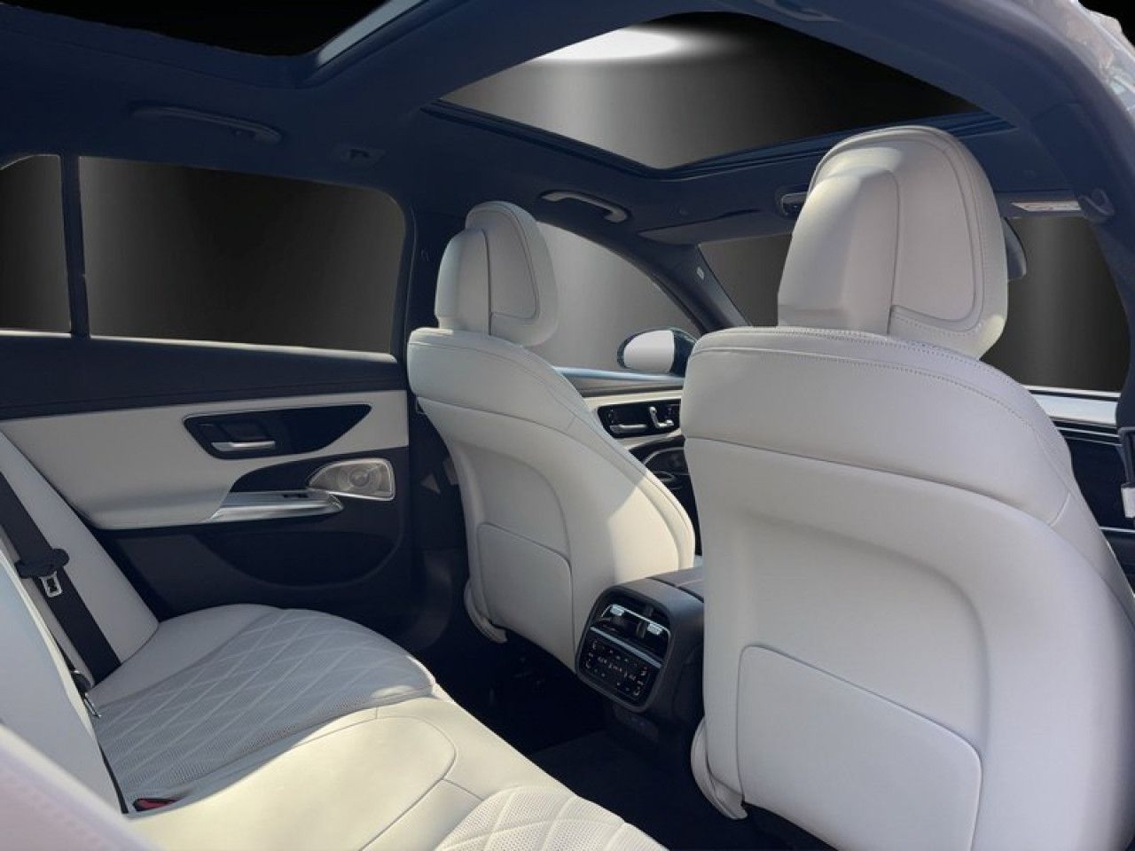 Mercedes-Benz E-Klasse – Bild 15