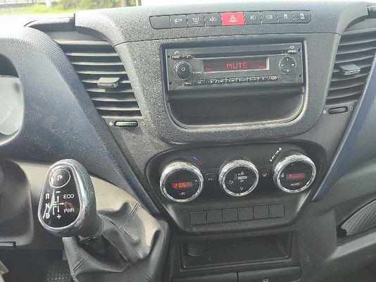 Vehicle image 8 / 10