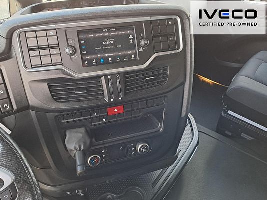 Vehicle image 10 / 13