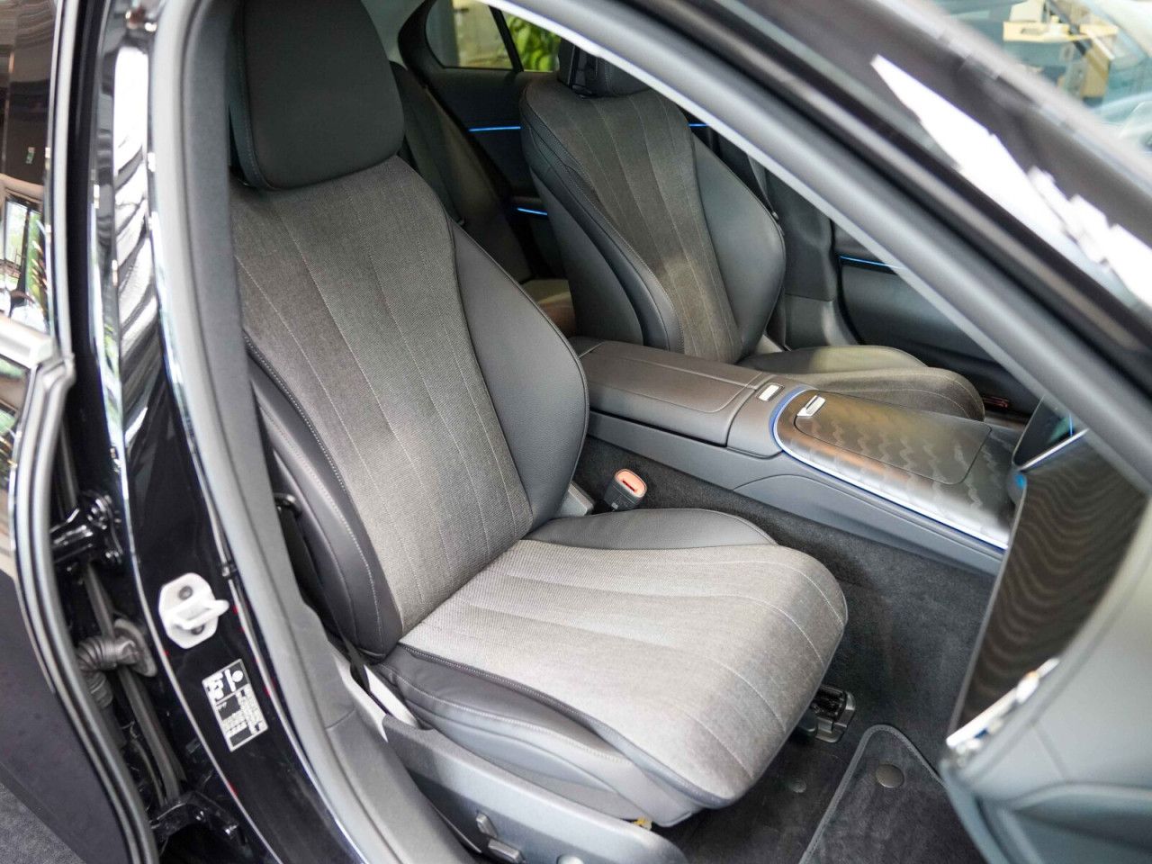 Mercedes-Benz E-Klasse – Bild 9