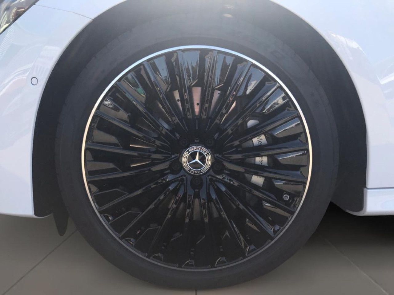Mercedes-Benz E-Klasse – Bild 8