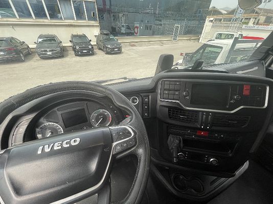 Vehicle image 5 / 6