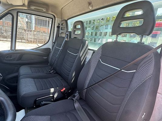 Vehicle image 6 / 7