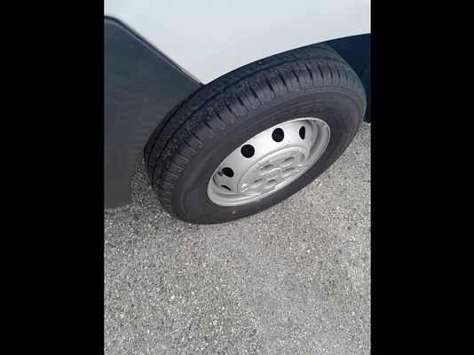 Vehicle image 9 / 20