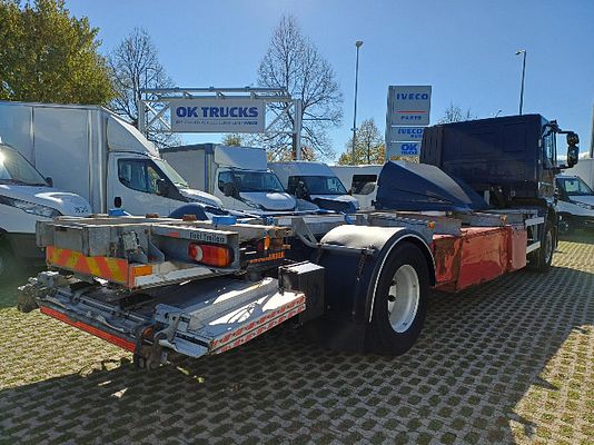 Vehicle image 3 / 13