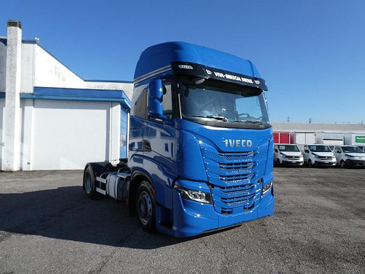 Vehicle image 1 / 15