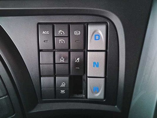 Vehicle image 10 / 15